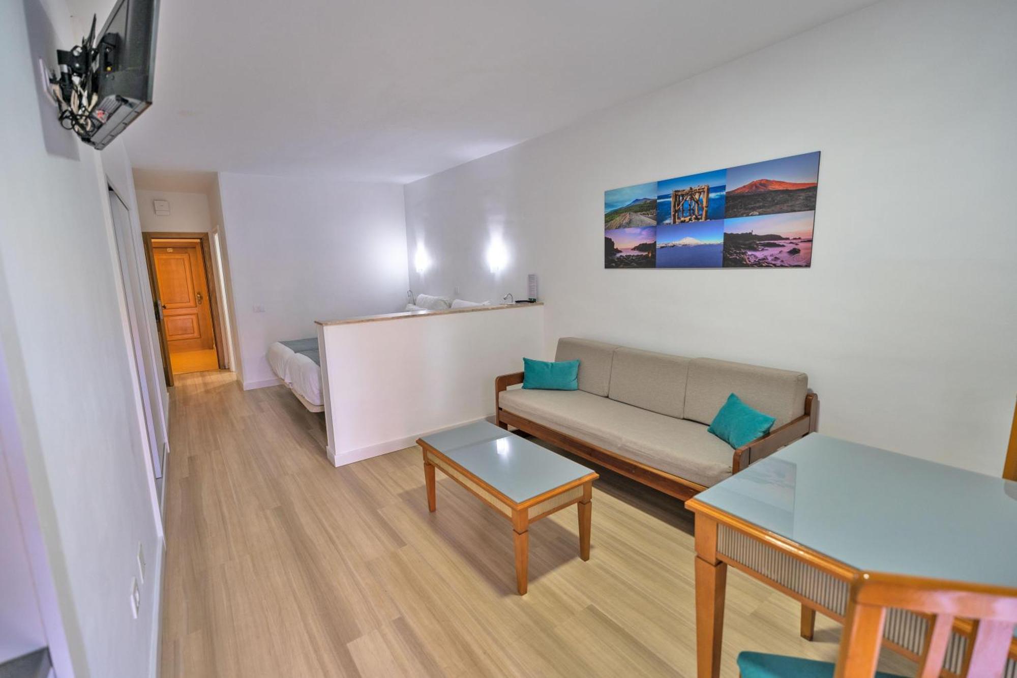 Junior Suite pool view
