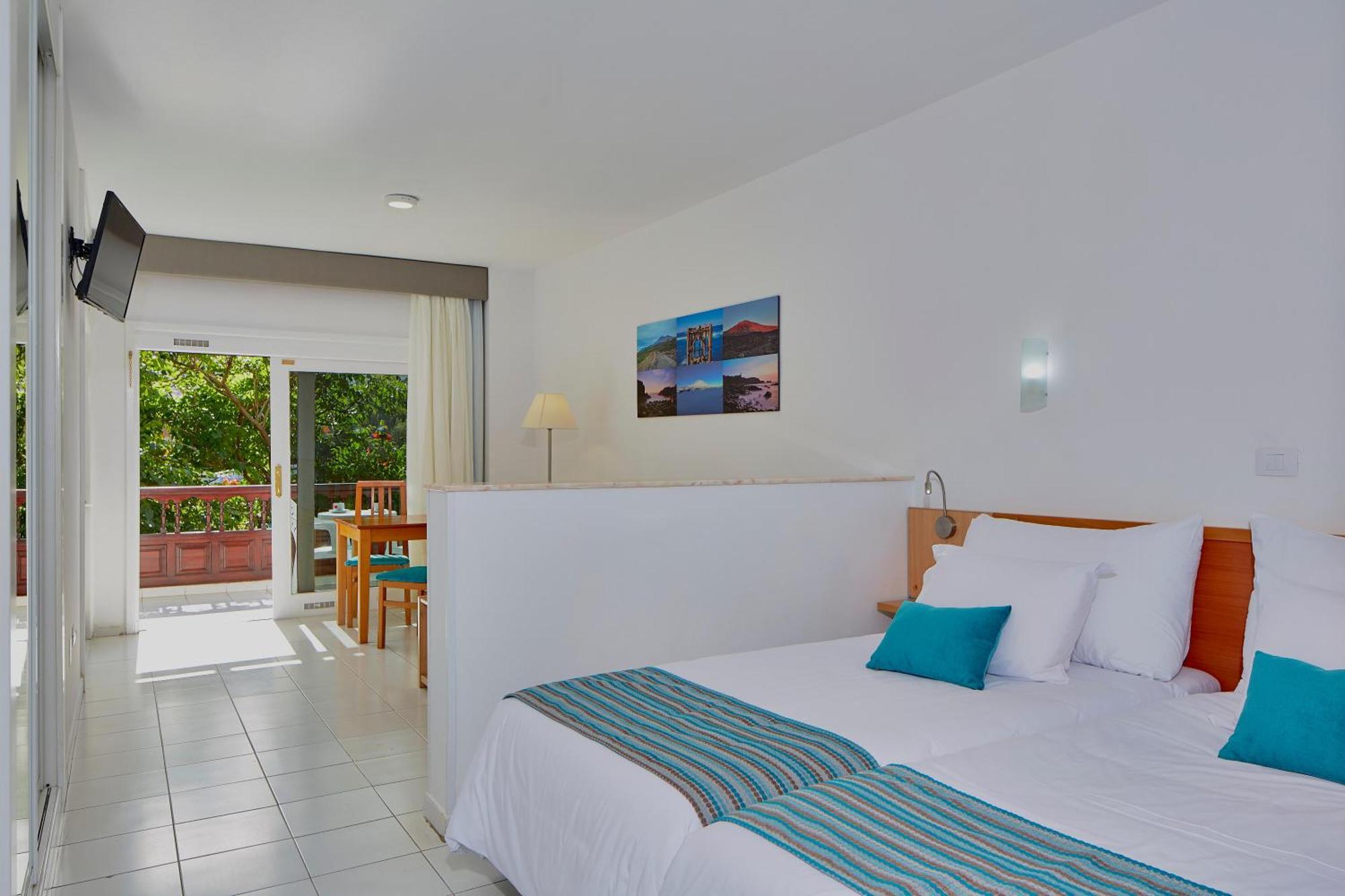 Junior Suite pool view